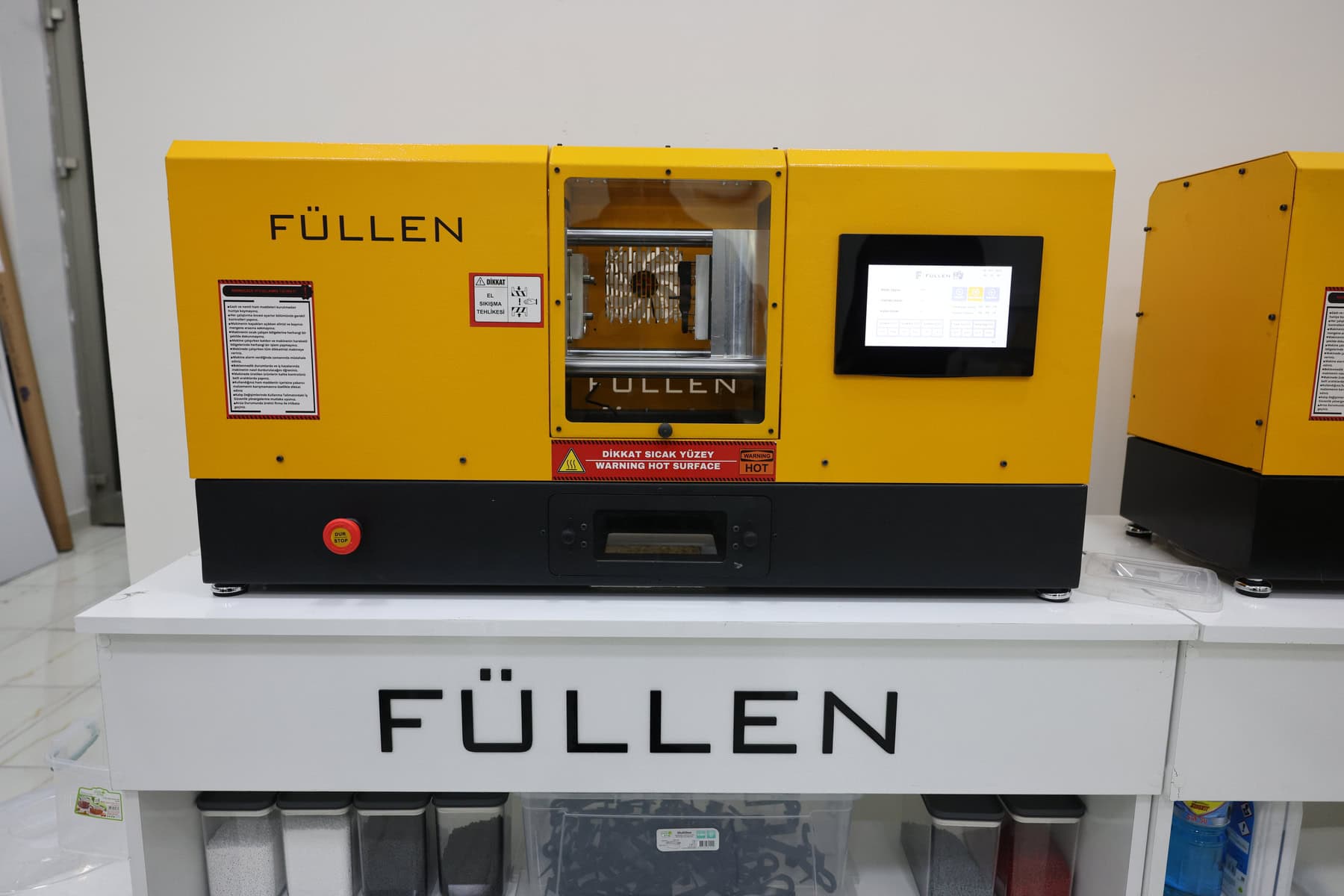 Füllen Makine & Xometry - Minimolder Plastik enjeksiyon makinesi