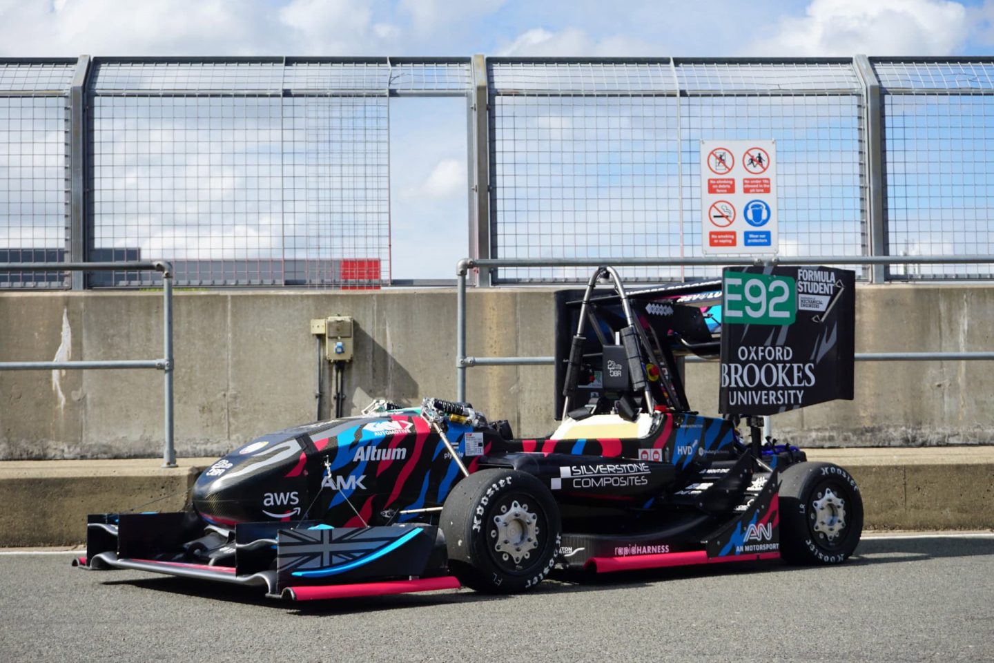 追求速度：牛津布魯克斯賽車如何在Formula Student中不斷突破極限